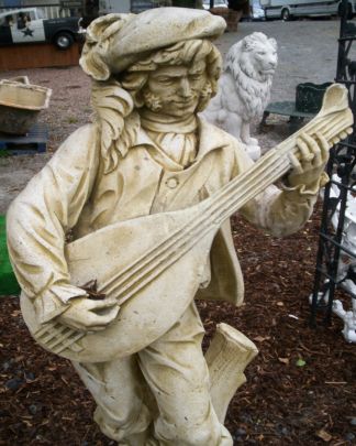 statue