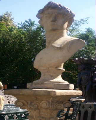 statue