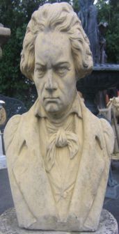 statue
