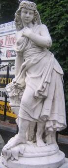 statue