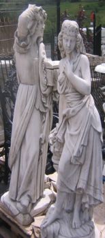 statue